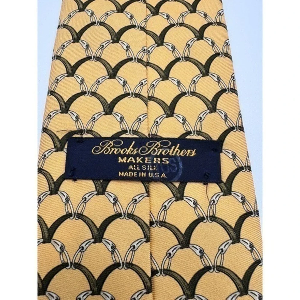 BROOKS BROTHER Men's 100% Silk Classic Necktie Made In U.S.A Yellow - Picture 1 of 7